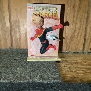 Captain Marvel lootcrate figure